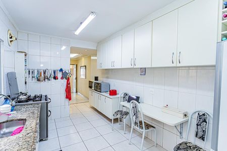 Casa à venda com 180m², 4 quartos e 2 vagas Casa à venda com 180m², 4 quartos e 2 vagasCozinha
