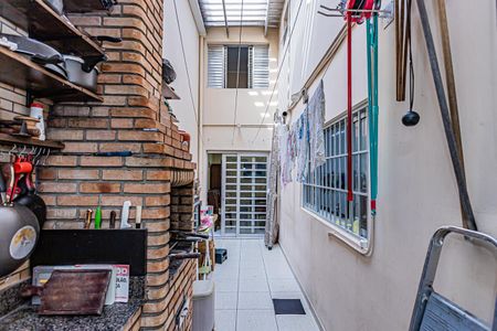 Casa à venda com 180m², 4 quartos e 2 vagas Casa à venda com 180m², 4 quartos e 2 vagasQuintal e Churrasqueira