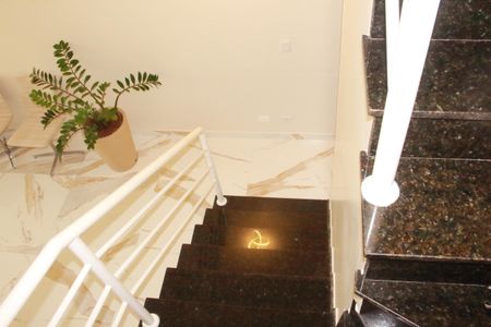 Casa à venda com 115m², 3 quartos e 3 vagasEscada