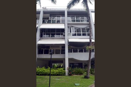 Apartamento à venda com 215m², 4 quartos e 2 vagas Apartamento à venda com 215m², 4 quartos e 2 vagasPlaquinha instalada