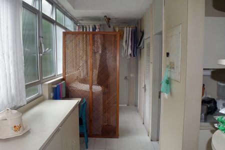 Apartamento à venda com 215m², 4 quartos e 2 vagas Apartamento à venda com 215m², 4 quartos e 2 vagasÁrea de Serviço