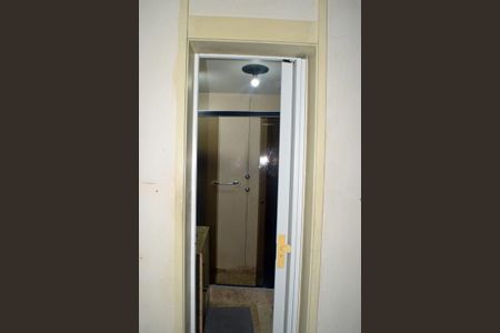 Apartamento à venda com 215m², 4 quartos e 2 vagas Apartamento à venda com 215m², 4 quartos e 2 vagasBanheiro Suite