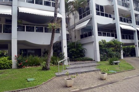 Apartamento à venda com 215m², 4 quartos e 2 vagas Apartamento à venda com 215m², 4 quartos e 2 vagasÁrea Externa