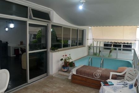 Apartamento à venda com 215m², 4 quartos e 2 vagas Apartamento à venda com 215m², 4 quartos e 2 vagasVaranda da Sala