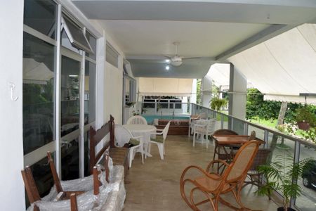 Apartamento à venda com 215m², 4 quartos e 2 vagas Apartamento à venda com 215m², 4 quartos e 2 vagasVaranda da Sala