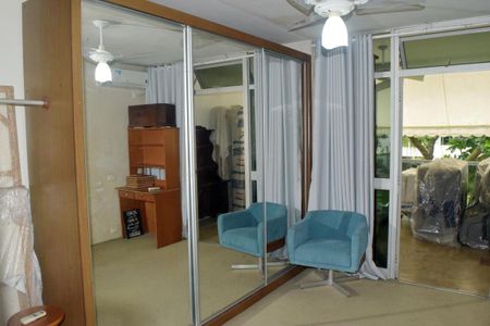 Apartamento à venda com 215m², 4 quartos e 2 vagas Apartamento à venda com 215m², 4 quartos e 2 vagasSuite