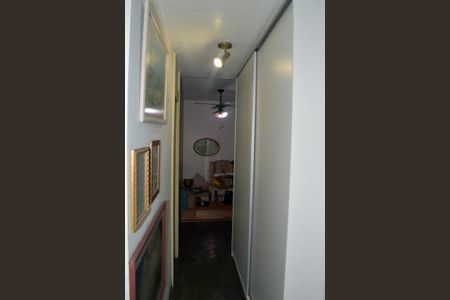 Apartamento à venda com 215m², 4 quartos e 2 vagas Apartamento à venda com 215m², 4 quartos e 2 vagasCorredor Quartos