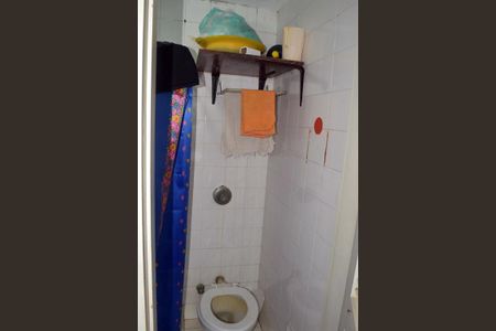 Apartamento à venda com 215m², 4 quartos e 2 vagas Apartamento à venda com 215m², 4 quartos e 2 vagasBanheiro de Serviço