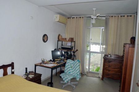 Apartamento à venda com 215m², 4 quartos e 2 vagas Apartamento à venda com 215m², 4 quartos e 2 vagasQuarto 3