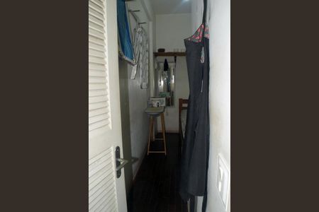 Apartamento à venda com 215m², 4 quartos e 2 vagas Apartamento à venda com 215m², 4 quartos e 2 vagasQuarto de Serviço