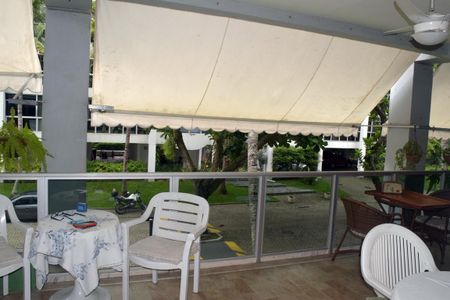 Apartamento à venda com 215m², 4 quartos e 2 vagas Apartamento à venda com 215m², 4 quartos e 2 vagasVaranda da Sala