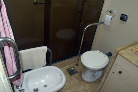 Apartamento à venda com 215m², 4 quartos e 2 vagas Apartamento à venda com 215m², 4 quartos e 2 vagasBanheiro