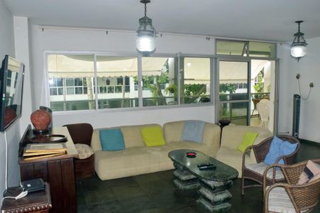 Apartamento à venda com 215m², 4 quartos e 2 vagas Apartamento à venda com 215m², 4 quartos e 2 vagasSala