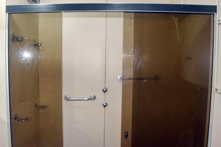 Apartamento à venda com 215m², 4 quartos e 2 vagas Apartamento à venda com 215m², 4 quartos e 2 vagasBanheiro Suite