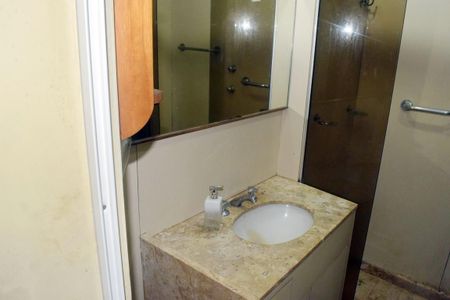 Apartamento à venda com 215m², 4 quartos e 2 vagas Apartamento à venda com 215m², 4 quartos e 2 vagasBanheiro Suite