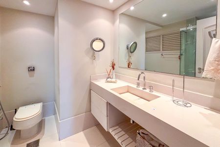 Apartamento à venda com 105m², 3 quartos e 1 vaga Apartamento à venda com 105m², 3 quartos e 1 vagaBanheiro da Suíte