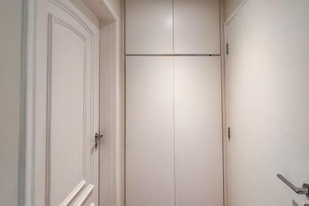 Apartamento à venda com 105m², 3 quartos e 1 vaga Apartamento à venda com 105m², 3 quartos e 1 vagaRoupeiro