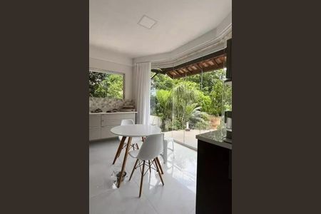 Casa à venda com 203m², 3 quartos e 2 vagas