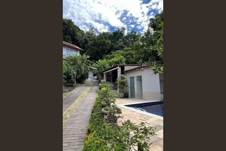 Casa à venda com 203m², 3 quartos e 2 vagas