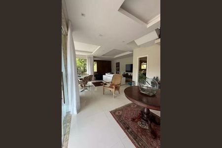 Casa à venda com 203m², 3 quartos e 2 vagas