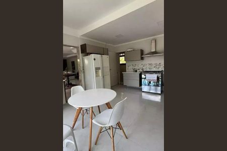 Casa à venda com 203m², 3 quartos e 2 vagas