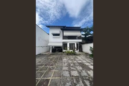 Casa à venda com 182m², 4 quartos e 3 vagas