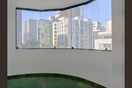 Apartamento à venda com 280m², 4 quartos e 4 vagas Apartamento à venda com 280m², 4 quartos e 4 vagasVaranda