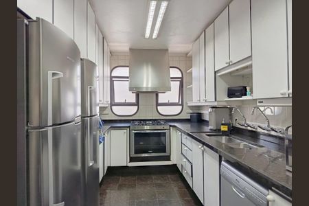 Apartamento à venda com 280m², 4 quartos e 4 vagas Apartamento à venda com 280m², 4 quartos e 4 vagasCozinha