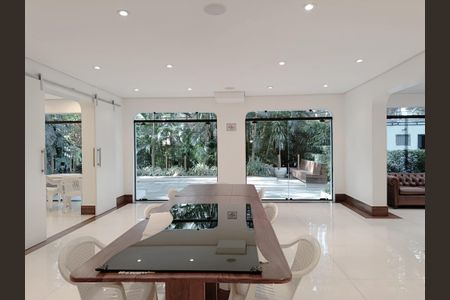 Apartamento à venda com 280m², 4 quartos e 4 vagas Apartamento à venda com 280m², 4 quartos e 4 vagasÁrea comum - Salão de Festas