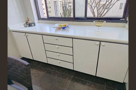 Apartamento à venda com 280m², 4 quartos e 4 vagas Apartamento à venda com 280m², 4 quartos e 4 vagasCozinha