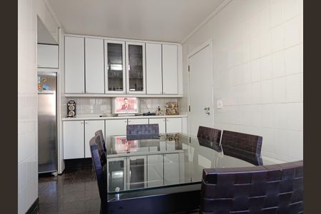 Apartamento à venda com 280m², 4 quartos e 4 vagas Apartamento à venda com 280m², 4 quartos e 4 vagasCozinha