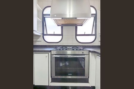 Apartamento à venda com 280m², 4 quartos e 4 vagas Apartamento à venda com 280m², 4 quartos e 4 vagasCozinha