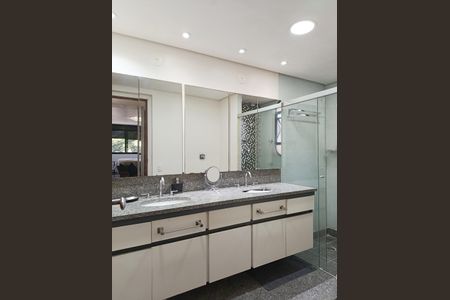 Apartamento à venda com 280m², 4 quartos e 4 vagas Apartamento à venda com 280m², 4 quartos e 4 vagasBanheiro Suíte 3