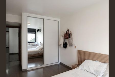 Apartamento à venda com 280m², 4 quartos e 4 vagas Apartamento à venda com 280m², 4 quartos e 4 vagasSuíte 2