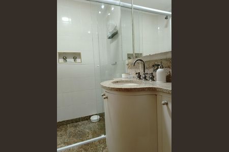 Apartamento à venda com 280m², 4 quartos e 4 vagas Apartamento à venda com 280m², 4 quartos e 4 vagasBanheiro da Suíte 2