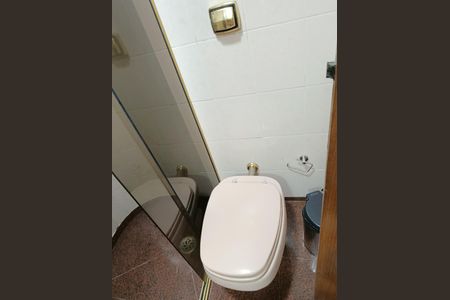 Apartamento à venda com 280m², 4 quartos e 4 vagas Apartamento à venda com 280m², 4 quartos e 4 vagasBanheiro da Suíte 1