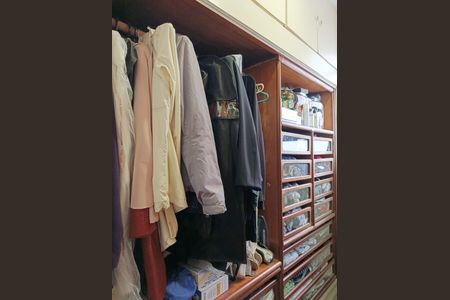 Apartamento à venda com 280m², 4 quartos e 4 vagas Apartamento à venda com 280m², 4 quartos e 4 vagasCloset feminino Suíte 3