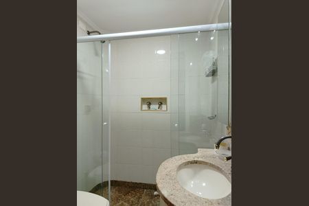 Apartamento à venda com 280m², 4 quartos e 4 vagas Apartamento à venda com 280m², 4 quartos e 4 vagasBanheiro da Suíte 2