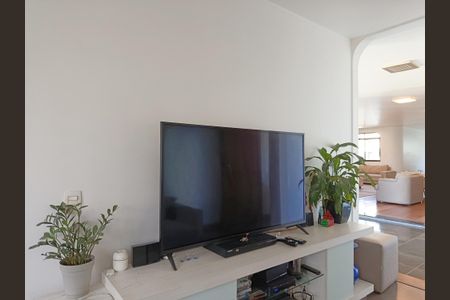 Apartamento à venda com 280m², 4 quartos e 4 vagas Apartamento à venda com 280m², 4 quartos e 4 vagasSala de TV