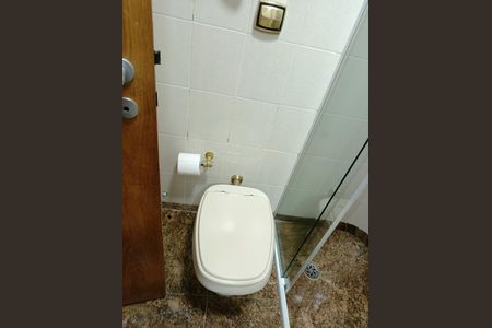 Apartamento à venda com 280m², 4 quartos e 4 vagas Apartamento à venda com 280m², 4 quartos e 4 vagasBanheiro da Suíte 2