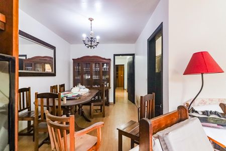 Casa à venda com 200m², 5 quartos e 4 vagas Casa à venda com 200m², 5 quartos e 4 vagasSala