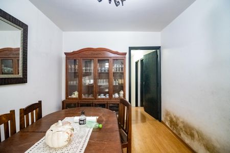 Casa à venda com 200m², 5 quartos e 4 vagas Casa à venda com 200m², 5 quartos e 4 vagasSala