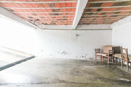 Casa à venda com 200m², 5 quartos e 4 vagas Casa à venda com 200m², 5 quartos e 4 vagasQuintal e Garagem