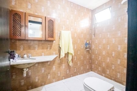 Casa à venda com 200m², 5 quartos e 4 vagas Casa à venda com 200m², 5 quartos e 4 vagasBanheiro da Suíte