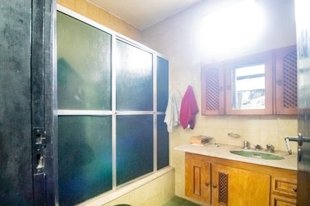 Casa à venda com 200m², 5 quartos e 4 vagas Casa à venda com 200m², 5 quartos e 4 vagasBanheiro Social