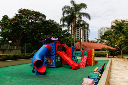 Apartamento para alugar com 64m², 1 quarto e 1 vaga Apartamento para alugar com 64m², 1 quarto e 1 vagaÁrea comum - Playground