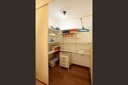 Apartamento para alugar com 64m², 1 quarto e 1 vaga Apartamento para alugar com 64m², 1 quarto e 1 vagaCloset Quarto