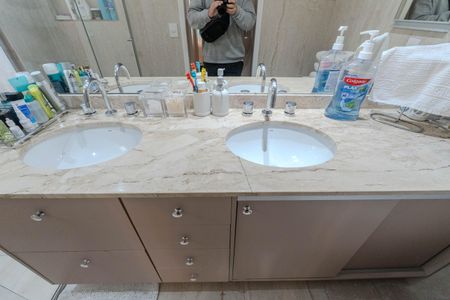 Apartamento à venda com 123m², 3 quartos e 2 vagasBanheiro da Suíte 1