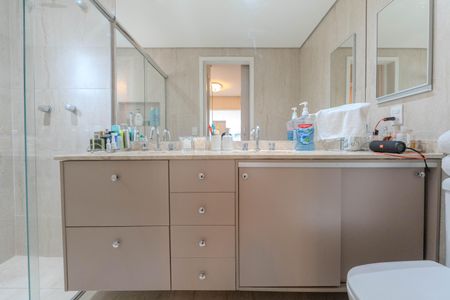 Apartamento à venda com 123m², 3 quartos e 2 vagasBanheiro da Suíte 1