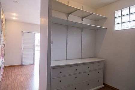 Casa à venda com 160m², 3 quartos e 1 vaga Casa à venda com 160m², 3 quartos e 1 vagaCloset do Quarto 2